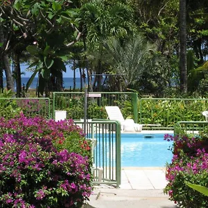 https://fleurs-des-iles-deshaies.comcaribbean.com